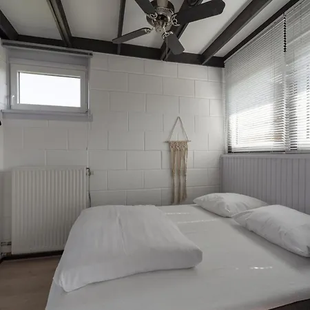 Holiday home Attractive With Modern Furnishings *