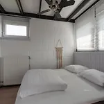 In Sint Maartenszee Near Sandy Holiday home