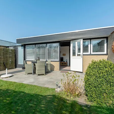 In Sint Maartenszee Near Sandy Holiday home *